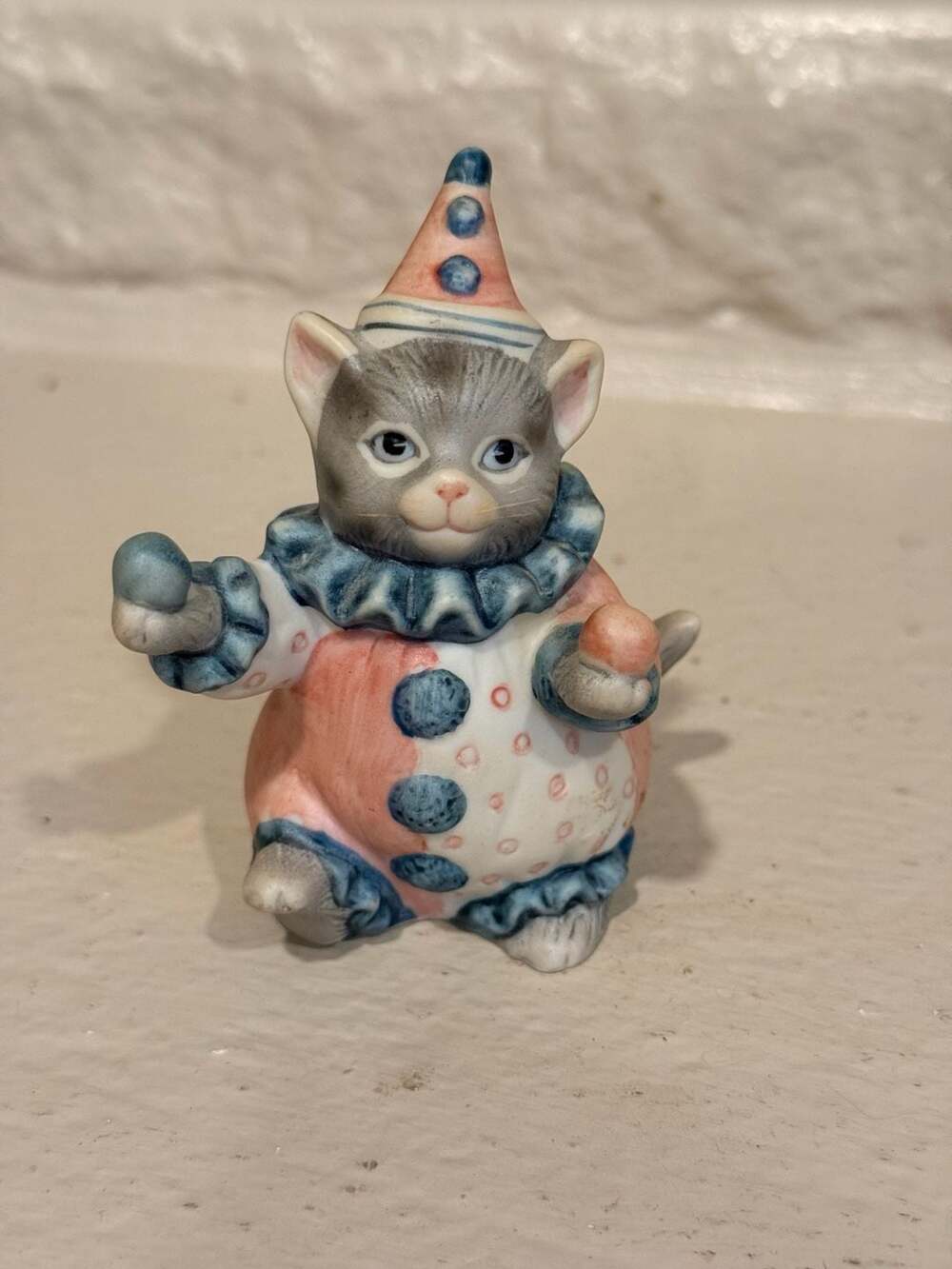 Vintage Schmid Kitty Cucumber Juggling Clown Cat Figurine 1985